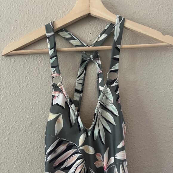 Minkpink Tropical one Piece - Picture 15 of 16